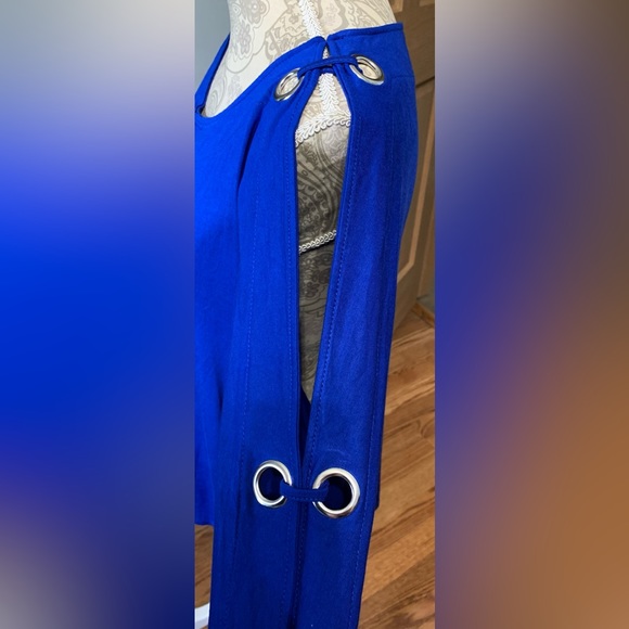 CABLE & GAUGE WOMENS COLD SHOULDER BLOUSE ROYAL BLUE MEDIUM - Picture 3 of 7